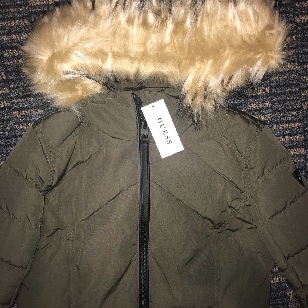 Guess winter puffer with removable faux fur hood